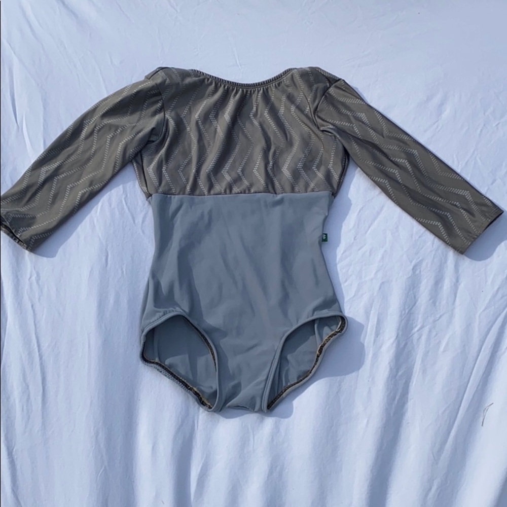 Child’s Luckyleo, 3/4 sleeves.